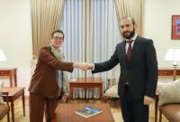 Ermenistan Dışişleri Bakanı, Fransız Büyükelçi ile Azerbaycan'ın işgali sonrası Karabağ'daki 
durumu ele aldı
