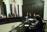 رئيس الوزراء الأرميني نيكول باشينيان يلتقي المشاركين من الشتات الأرمني بأعمال الحكومة وهيئات 
الإدارة العامة في أرمينيا