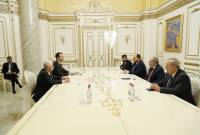 Le Premier ministre a reçu l'éminent Académicien Yuri Hovhannisyan et le Directeur de l'Institut 
de recherche nucléaire 