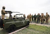 Министр обороны Армении присутствовал на тактических учениях с боевой стрельбой

