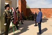 Stepanakert'te Artsakh Cumhurbaşkanı, Ermeni Soykırımı kurbanlarının anısına saygı duruşunda 
bulundu