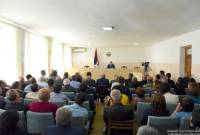 Arayik Harutyunyan le président de l’Artsakh a rencontré les responsables de la région à 
Martouni