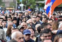 Демонстранты окружили резиденцию президента Армении