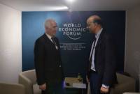 Armenian President meets with Senior Minister of Singapore in Davos