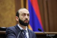 Los colegas turcos vinculan el establecimiento de relaciones con el proceso armenio-
azerbaiyano; Mirzoián

