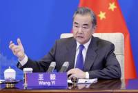 Глава МИД Китая призвал не подливать масло в огонь на Украине



