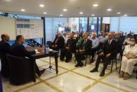 Zareh Sinanián se refiere a los desafíos externos e internos de Armenia en reunión con la 
colectividad de Atenas