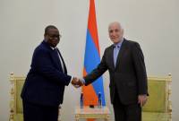 New Ambassador of Benin presents credentials to Armenian President