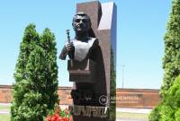Buste du célèbre joueur de duduk Djivan Gasparian inauguré à Erevan