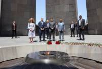 رئيس الجمعية العامة للأمم المتحدة عبد الله شهيد والوفد يزور تستسرناكابيرد بيريفان ويكرّم ذكرى ضحايا 
الإبادة الأرمنية