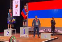 عضو منتخب أرمينيا لرفع الأثقال سيريوجا بارسيغيان يحرز بطولة أوروبا تحت 15 سنة مسجلاً رقمين 
قياسيين جديدين