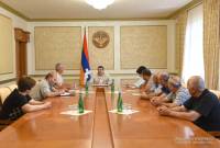 El presidente de Artsaj reunido con familiares de soldados se refirió a la escalada en la línea de 
contacto