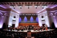 El alcalde Hrachiá Sargsián asistió al concierto de gala de cierre del festival internacional 
"Ereván sinfónico"