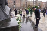 Deputy PM Hambardzum Matevosyan pays homage to the memory of the victims of the Spitak 
earthquake