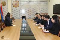 Le ministre du Travail et des Affaires sociales d'Arménie a reçu l'ambassadeur de Chine en 
Arménie  