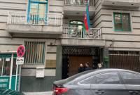 أذربيجان ستجلي موظفي سفارتها في طهران بعد حادث إطلاق النار الدامي
