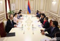 Alen Simonyan a reçu la vice-ministre parlementaire chargée des Affaires étrangères 
YOSHIKAWA Yumi