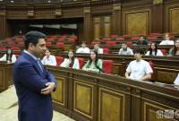 Председатель НС Армении провел встречу с учащимися культурно-
просветительского проекта “Поезд памяти”
