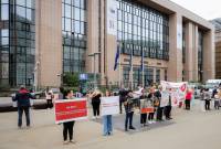 مظاهرة احتجاجية صامتة أمام مقر المجلس الأوروبي في بلجيكا مطالبة بدعم آرتساخ وفك الحصار 
عنها