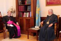 Le soutien continu du Vatican est important pour l'Artsakh. Le Catholicos Aram Ier a reçu 
le délégué papal
