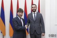 نائب رئيس برلمان أرمينيا روبين روبينيان يستقبل السفير الجديد لفرنسا لدى أرمينيا أوليفييه 
ديكوتيني