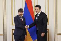 رئيس البرلمان الأرمني آلان سيمونيان يستقبل سفير فرنسا المعين حديثاً أوليفييه ديكوتيني وبحث 
أزمة آرتساخ