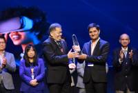تسليم كأس التكنولوجيا 2024 لأرمينيا خلال المؤتمر العالمي ال27 للابتكار والتكنولوجيا لاستيضافة 
المؤتمر العالمي القادم- 
