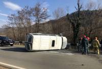 Столкновение на трассе Ереван-Иджеван: микроавтобус перевернулся, 14 
пассажиров госпитализированы