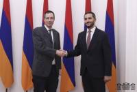 نائب رئيس البرلمان الأرمني روبين روبينيان يجتمع مع سفير النمسا لدى أرمينيا توماس مولمان 
وبحث التعاون