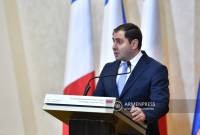 وزير الدفاع الأرمني سورين بابيكيان يقول بمؤتمر مشترك مع نظيره الفرنسي إن حيازة الأسلحة في 
أرمينيا ليست موجهة ضد أي أحد