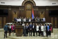 Выпускники программы женского политического лидерства “Катаринэ” посетили 
парламент Армении