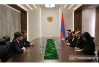 Armen Grigoryan et Brice Roquefeuil discutent du processus de négociation entre 
l'Arménie et l'Azerbaïdjan