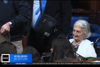 تكريم في قاعة مجلس نواب ولاية ماساتشوستس للناجية من الإبادة الأرمنية ماري فاردانيان البالغة 
من العمر 109