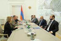 تویوو کلار به نیکول پاشینیان: " اتحادیه اروپا کاملاً از روند مذاکرات ارمنستان و آذربایجان حمایت 
می کند. "