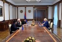 Le Président de la République d'Arménie a reçu le Président du Conseil Français-
Arméniens