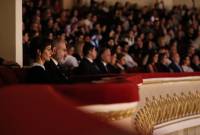Ermeni Soykırımı kurbanlarının anısına düzenlenen konserde Ermenistan Cumhuriyeti 
Başbakanı eşiyle birlikte yer aldı