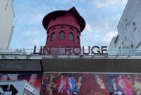 Փարիզում Moulin Rouge կաբարեի հողմաղացի անվաթևերն ընկել են