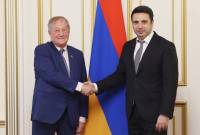 سيمونيان يناقش مع رئيس مجموعة الصداقة الفرنسية الأرمينية عملية تحرير التأشيرة بين أرمينيا 
والاتحاد الأوروبي