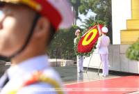 ԱՊՀ երկրների դեսպանները Հանոյում ծաղկեպսակներ են դրել Զոհված հերոսների 
հուշարձանին Հաղթանակի օրվա առթիվ
