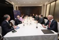 Հայկական կողմը հանդիպումներ է ունեցել Երևանում անցկացվող ՎԶԵԲ տարեկան 
հանդիպման և գործարար համաժողովի շրջանակում