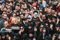 В Тегеране проходит траурный митинг в память о Раиси