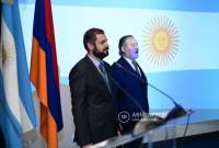 الاحتفال باليوم الوطني للأرجنتين بحفل مهيب في يريفان بحضور سفير الأرجنين في أرمينيا ووزير 
الاقتصاد الأرمني