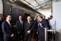 Премьер-министр Пашинян в Ереване присутствовал на открытии завода по 
производству молочных продуктов 