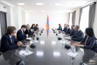 Глава МИД Армении принял председателя Совета департамента Франции О-де-Сен
