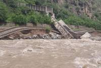 Компания “Южно-Кавказская железная дорога” выясняет размер ущерба от 
наводнения: ведутся восстановительные работы