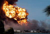 В результате атаки беспилотников на Кубань на нефтебазе в Темрюкском районе 
загорелись три цистерны: есть пострадавшие