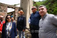 بازدید اعضای هیئت های دیپلماتیک معتبر در ارمنستان از منطقه سیل زده