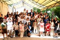 Встреча Ваагна Хачатуряна и Алена Симонана с детьми в резиденции президента