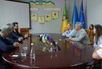 Посол РА в Украине и глава административного района Нор Норк передали 
лекарства в МЦ Бучи