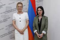 الوزيرة أندرياشيان تبحث آفاق التعاون مع المنسقة الدائمة للأمم المتحدة المعينة حديثاً بأرمينيا 
فرانسوا جاكوب